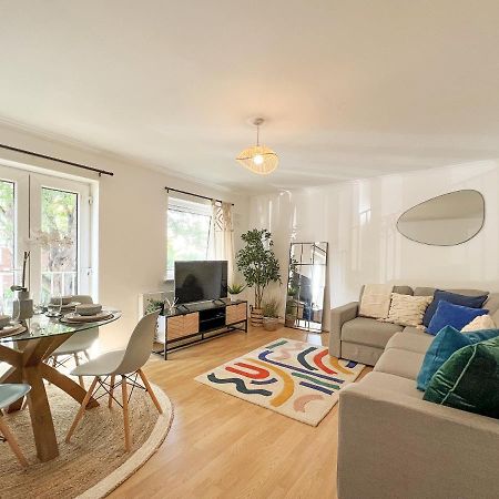 Апартаменти Beautiful Windsor 2 Bed, Perfect Location, 5 Mins Walk To Centre, Free Parking, Legoland, Ascot Екстер'єр фото