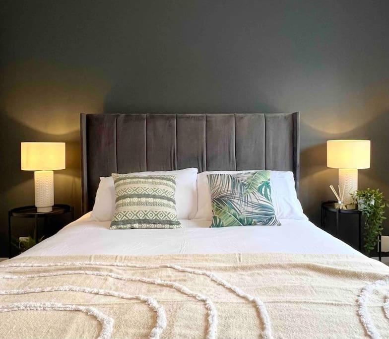 Апартаменти Beautiful Windsor 2 Bed, Perfect Location, 5 Mins Walk To Centre, Free Parking, Legoland, Ascot Екстер'єр фото