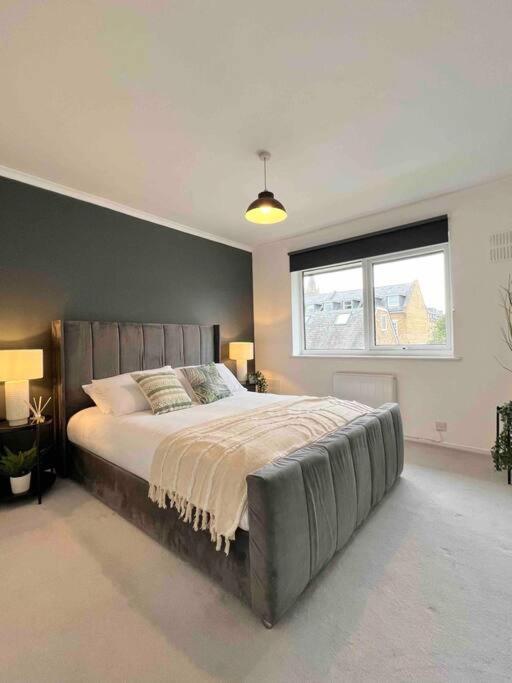 Апартаменти Beautiful Windsor 2 Bed, Perfect Location, 5 Mins Walk To Centre, Free Parking, Legoland, Ascot Екстер'єр фото
